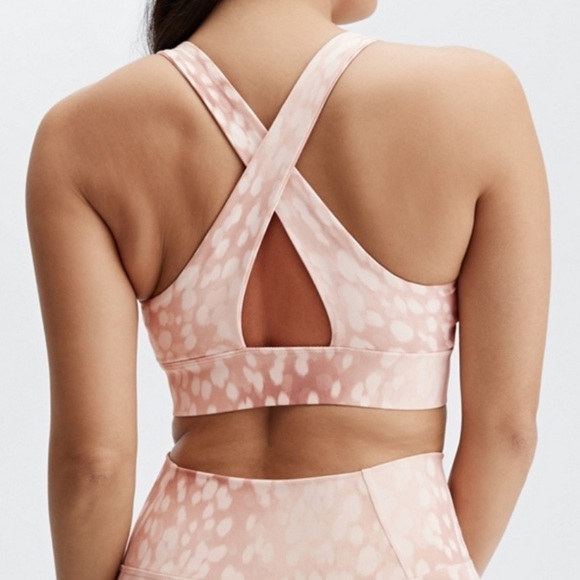 NWT Fabletics Oasis Twist Front Sports Bra - Picture 3 of 7